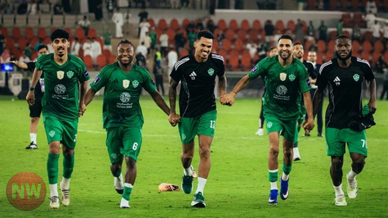 الأهلي يواجه ضمك في دوري روشن.. صراع على المراكز المتقدمة