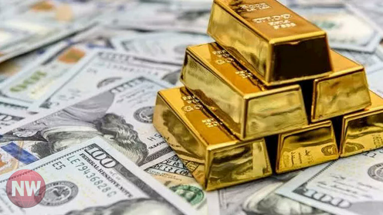 الدولار يتفوق على الذهب: خبراء يفسرون التحول الاستثماري العالمي