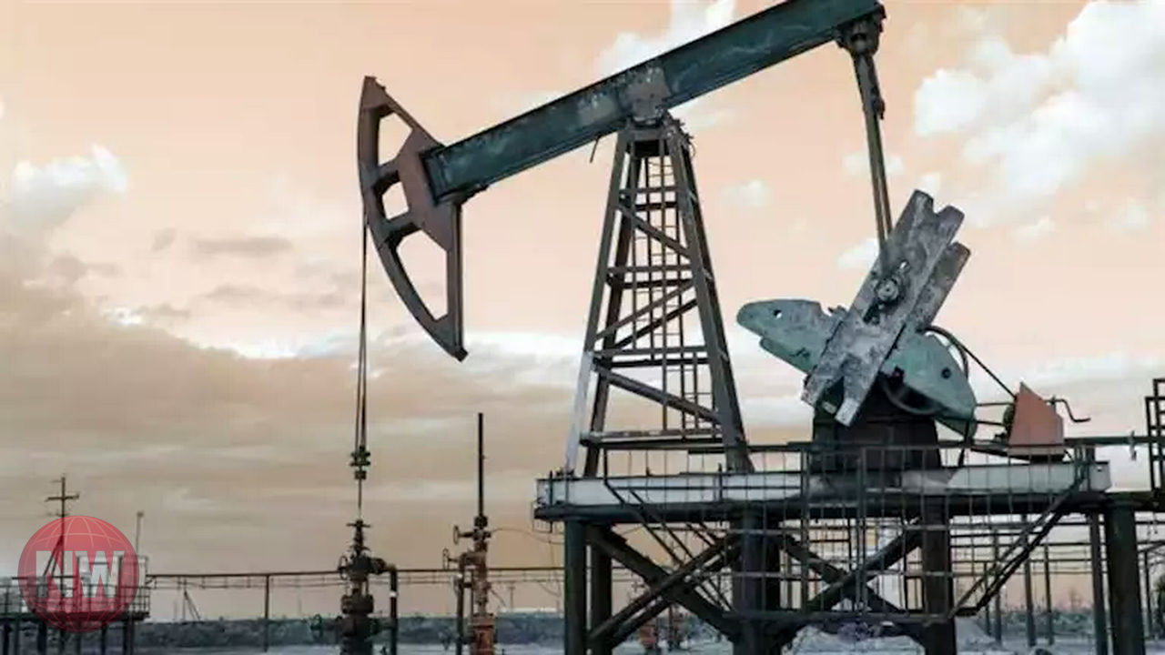 أسعار النفط تتخطى 100 دولار للبرميل وسط توترات مضيق هرمز