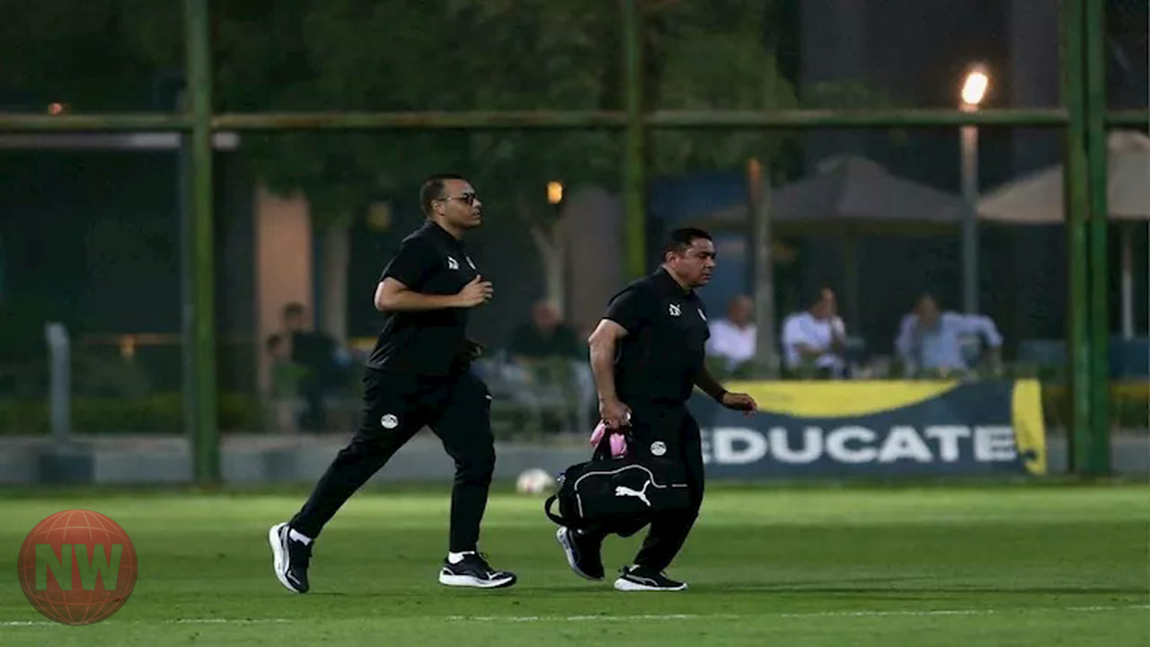 الجهاز الطبي المصري يتدخل لإنقاذ لاعب عماني خلال مواجهة شباب البلدين
