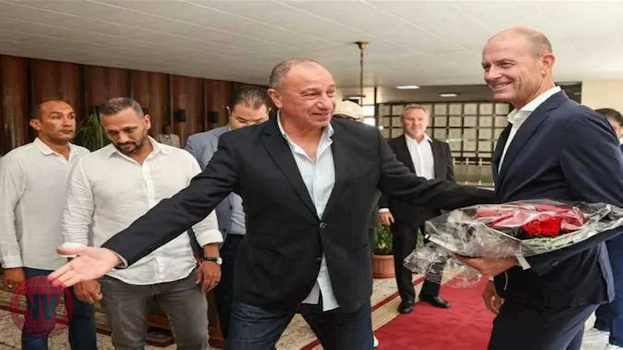 الخطيب يطمئن على صحة مدرب الأهلي بعد أزمته الصحية الأخيرة