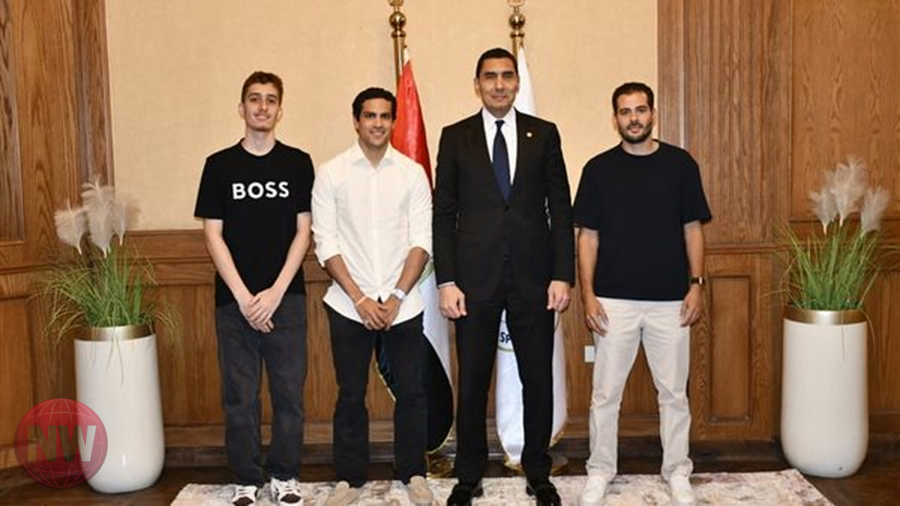 وزير الرياضة المصري يكرم أبطال الإسكواش بعد إنجازات بطولة العالم