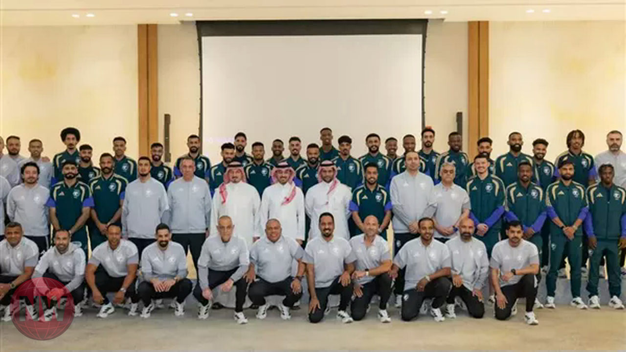 وزير الرياضة السعودي يلتقي الأخضر قبل التوجه للمونديال