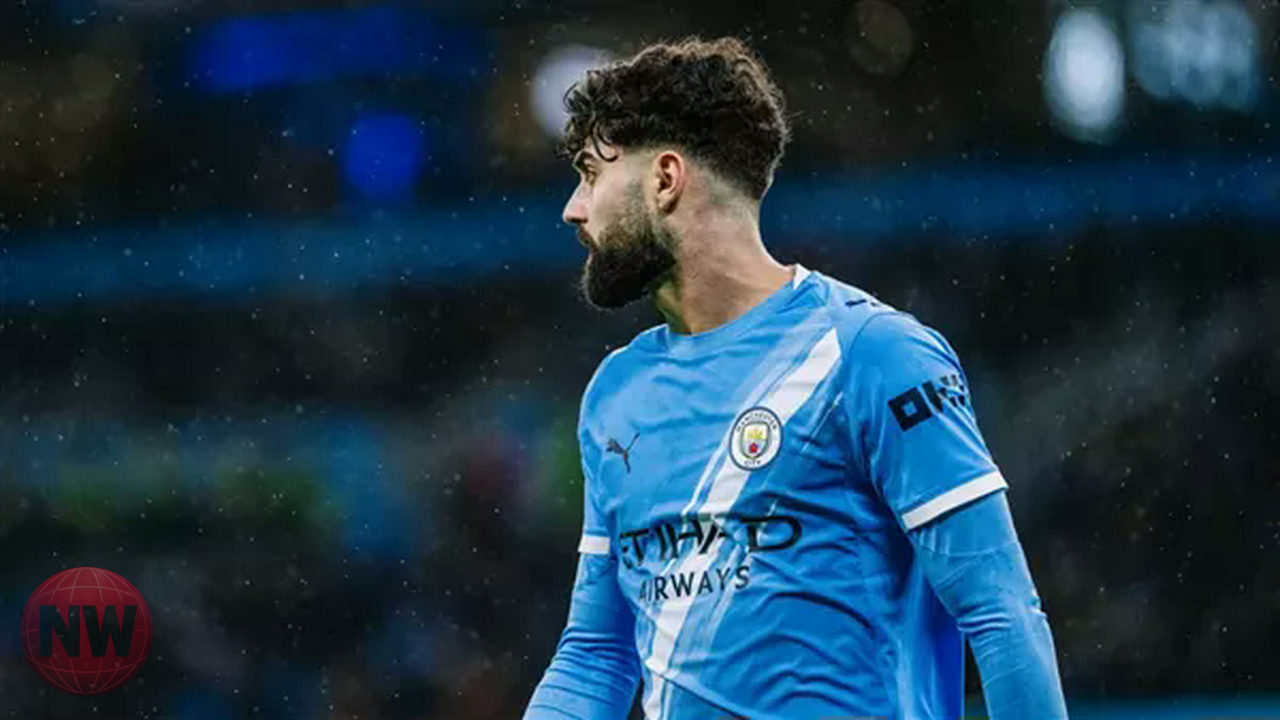 برشلونة يراقب مدافع مانشستر سيتي ويقترب من ضم ألفاريز