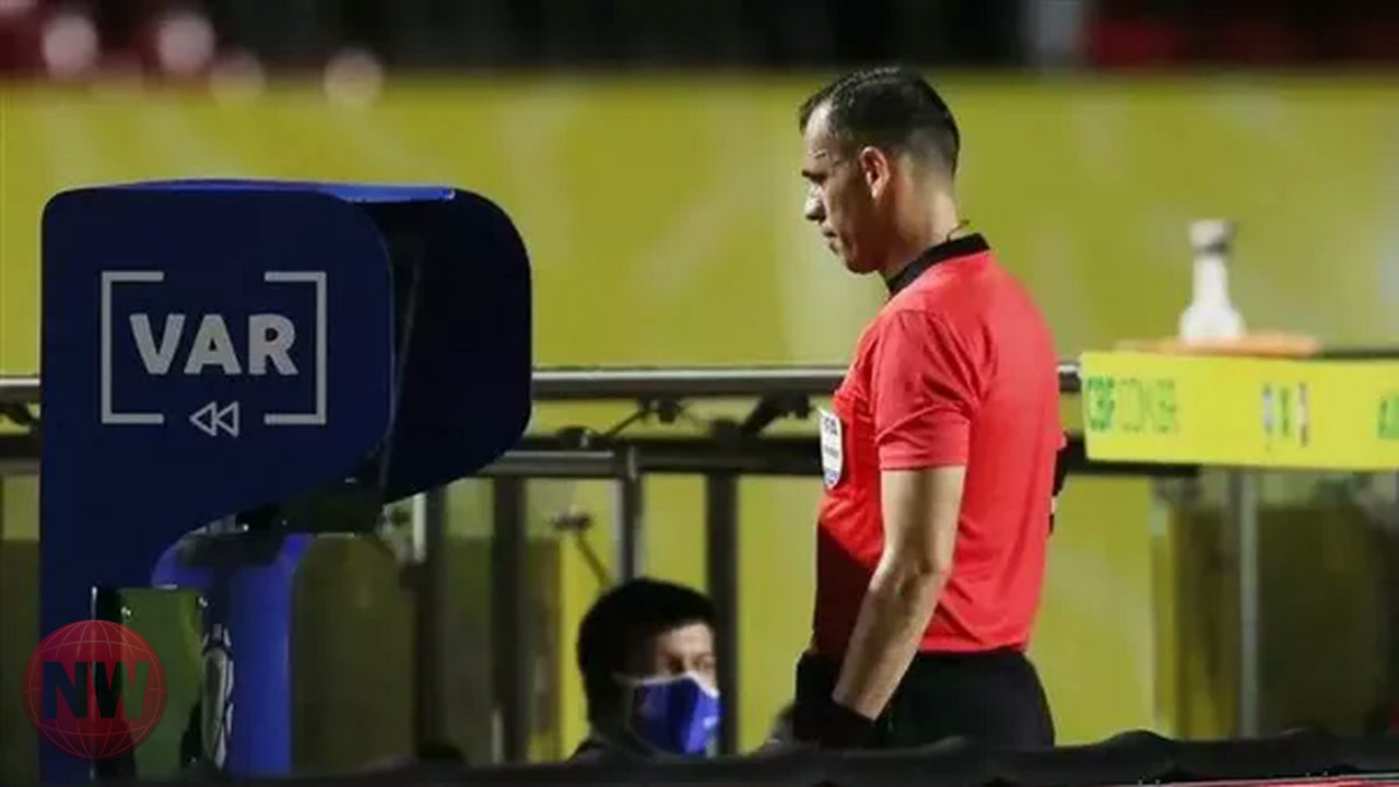 توسيع صلاحيات حكم الفيديو المساعد (VAR) قبل مونديال 2026