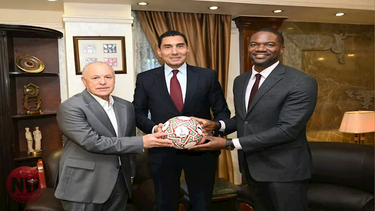 وزير الرياضة المصري يبحث مع أمين عام الكاف تطوير الكرة الأفريقية