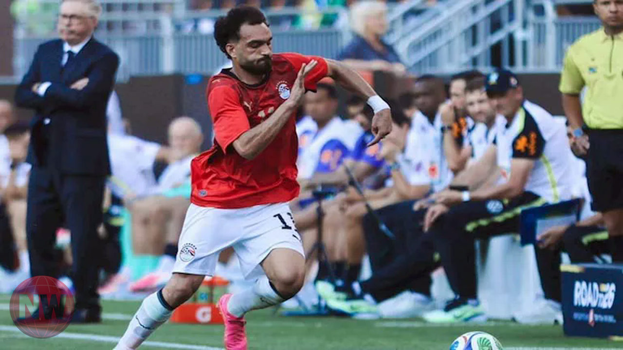 أسطورة البرازيل زيكو يهنئ لاعب مصر مصطفى زيكو على هدفه