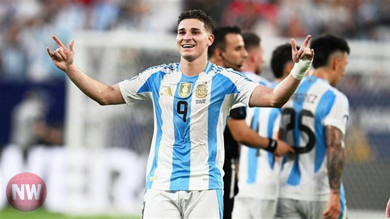 أتلتيكو مدريد يرد بحزم على تصريحات ألفاريز ويرفض رحيله لبرشلونة