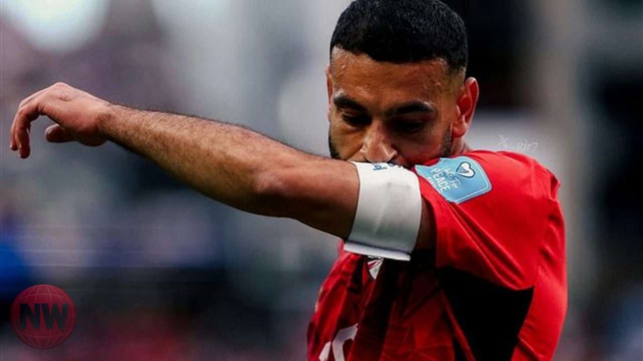 قلق في معسكر مصر.. محمد صلاح يغادر الملعب مصاباً قبل دور الـ32