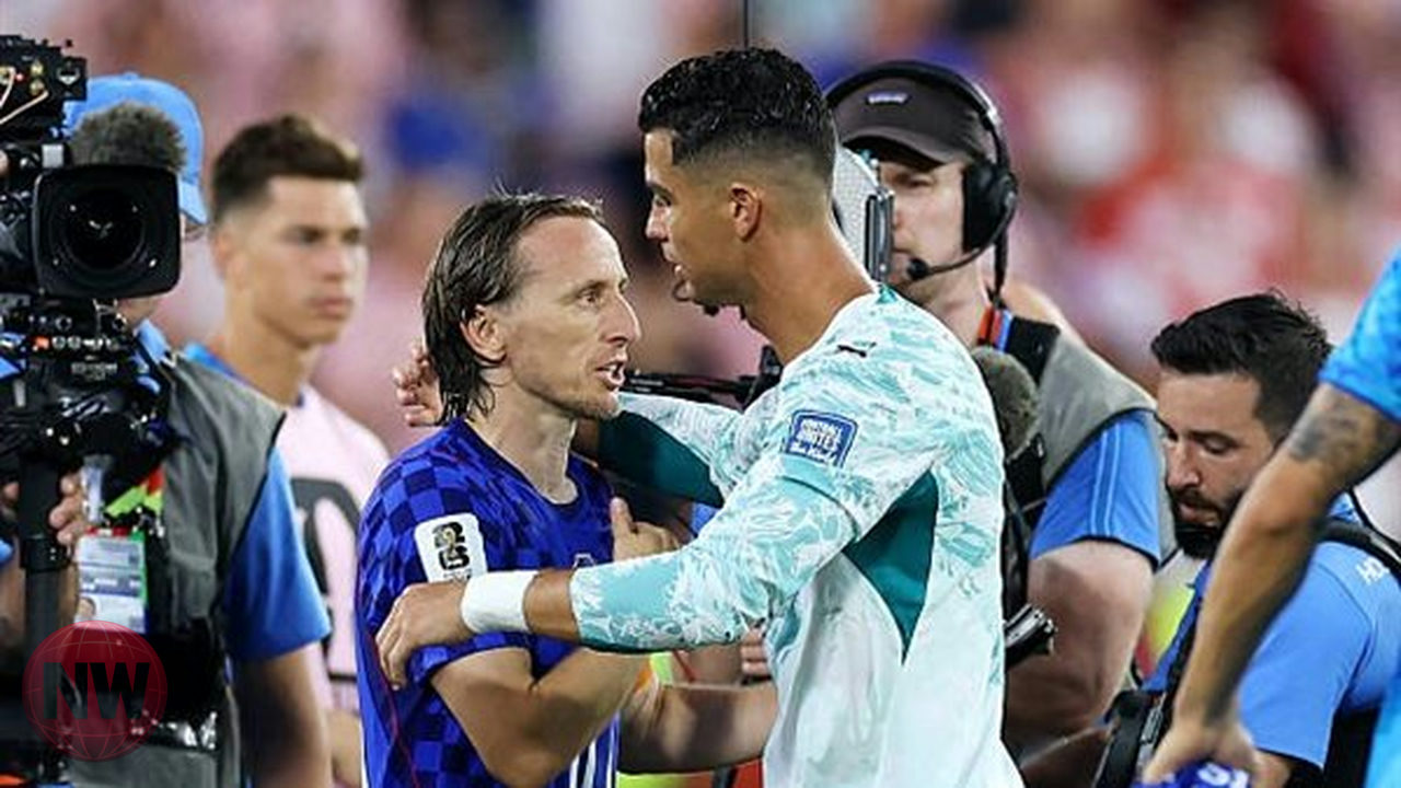 رونالدو يودع مودريتش بعد فوز البرتغال على كرواتيا في المونديال