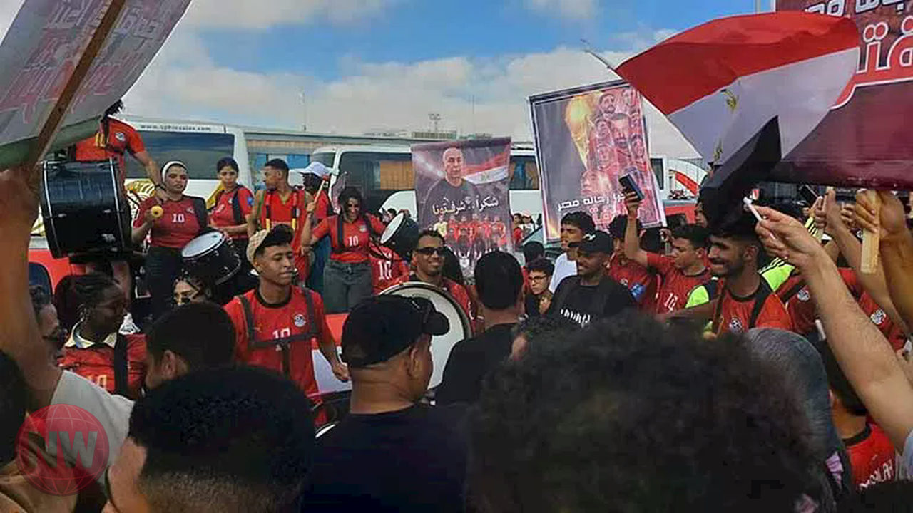 جماهير غفيرة تستقبل منتخب مصر في مطار العلمين بعد المونديال