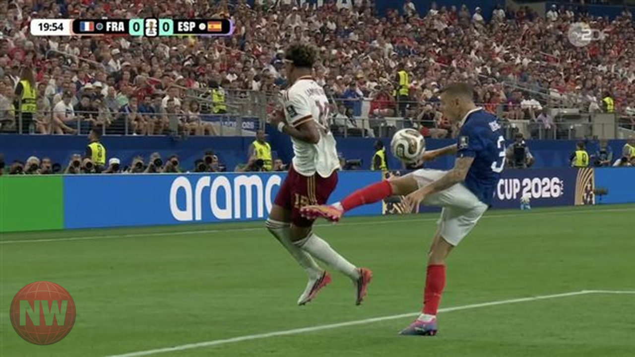 لاعب فرنسا ريان شرقي يرفض تحميل ديني مسؤولية الهزيمة أمام إسبانيا