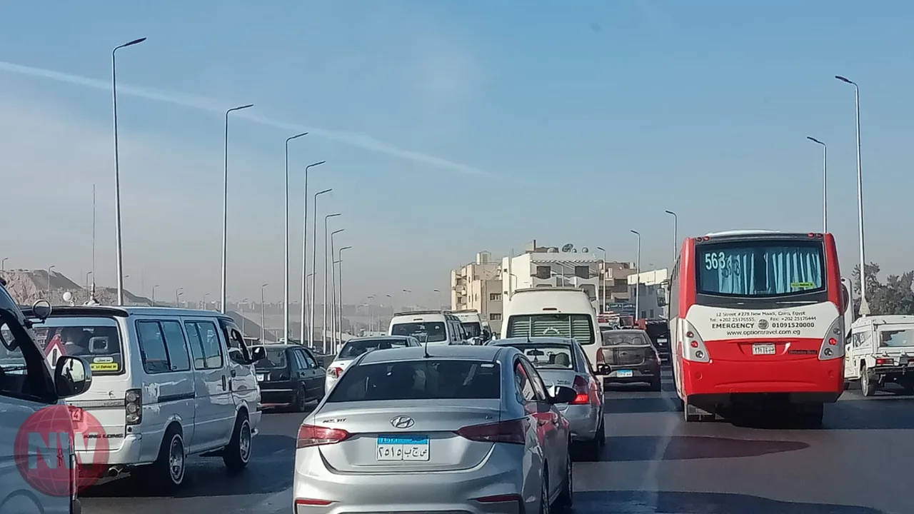 كثافات مرورية متحركة بمحاور القاهرة والجيزة