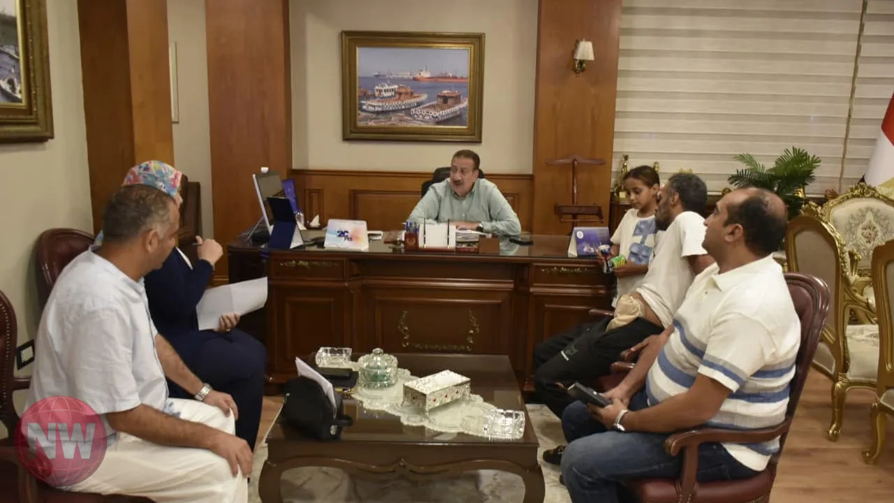 محافظ بورسعيد يوجه بدعم مالي لمواطن وتوفير سكن له