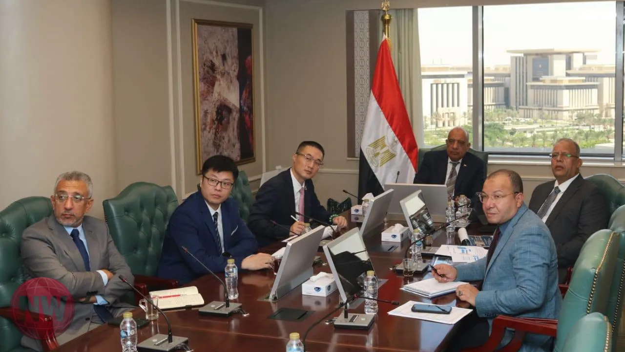 وزير الكهرباء يبحث مع هواوي تصنيع بطاريات الطاقة