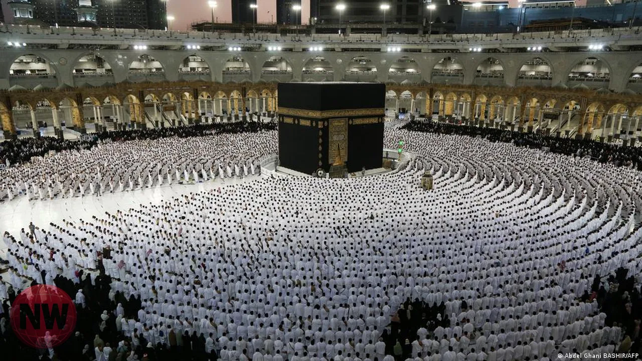 إمام الحرم المكي يحدد 7 أسباب شرعية لجلب الرزق