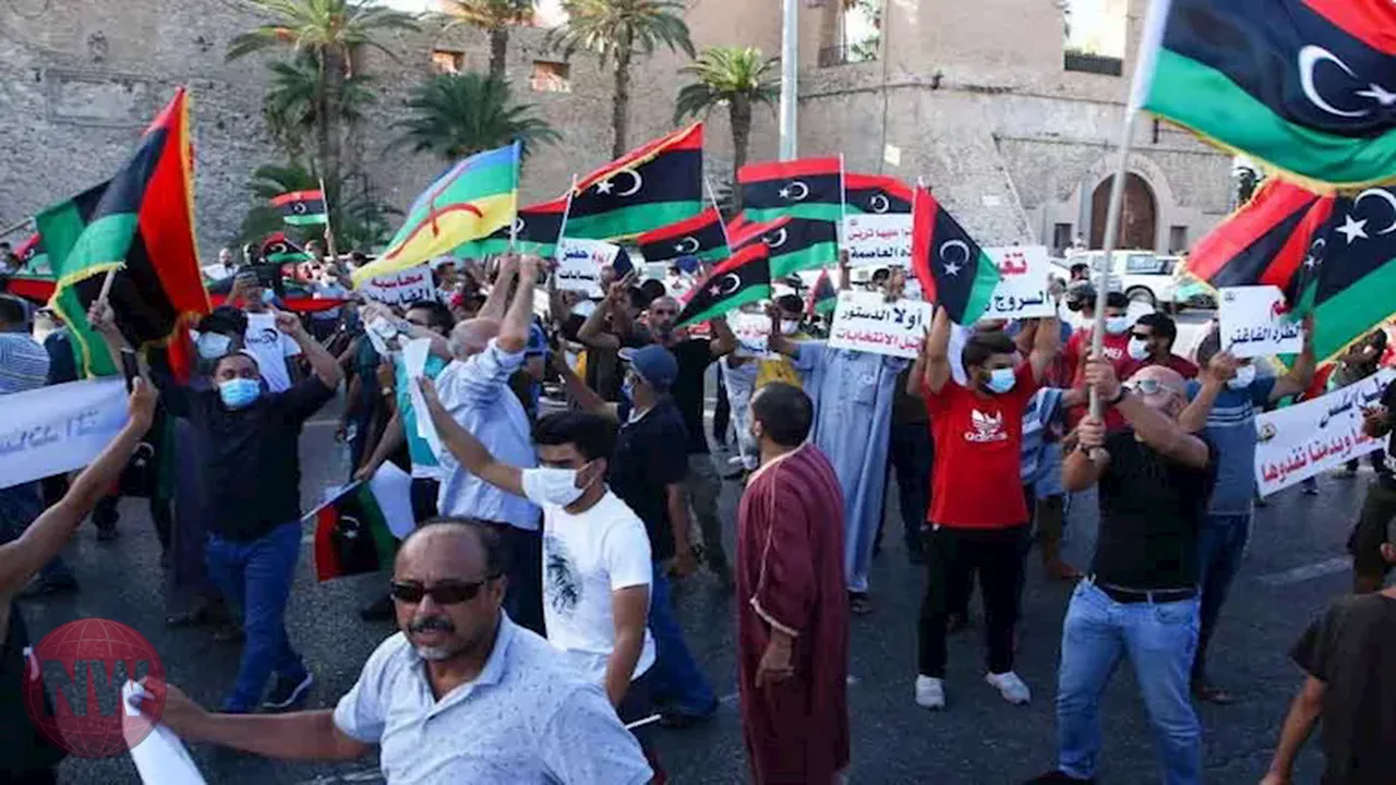 محتجون يغلقون وزارات ومرافق حيوية في طرابلس الليبية