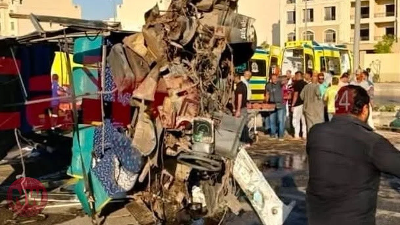 إصابة 25 عاملاً في حادث تصادم بالتجمع الخامس