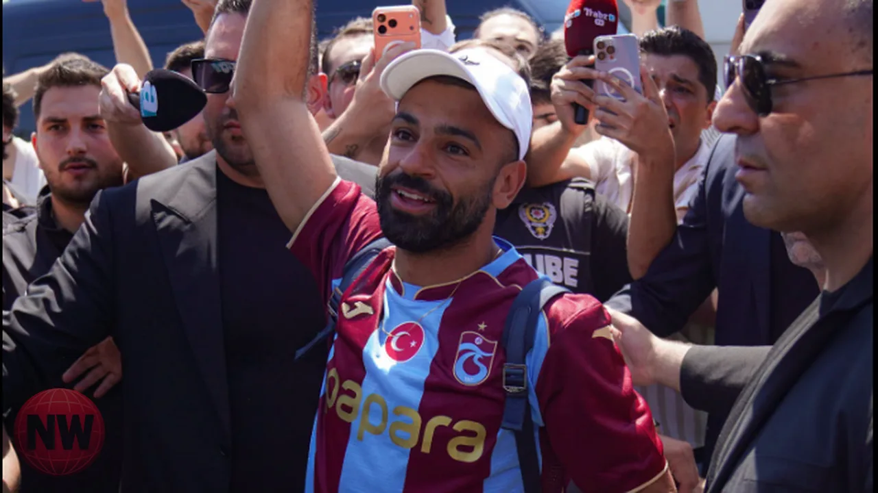 محمد صلاح ينتقل إلى طرابزون التركي وسط استقبال حافل