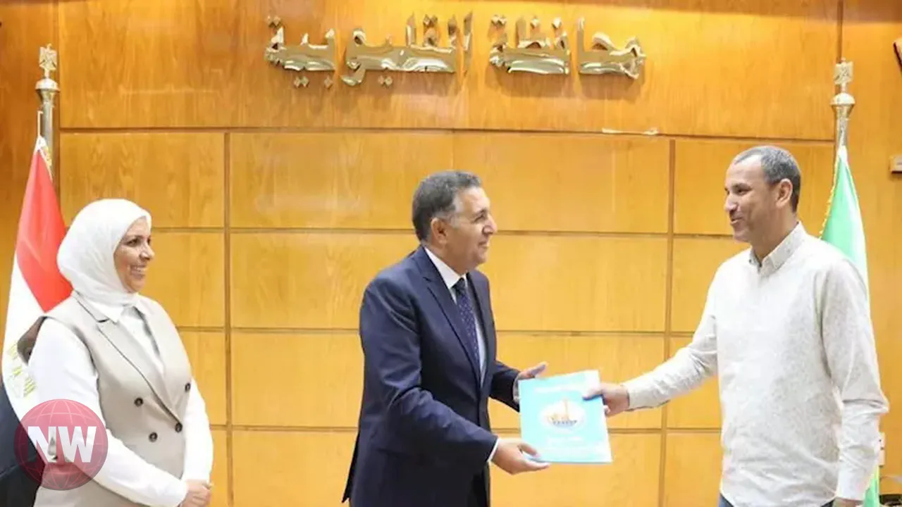 محافظ القليوبية يسلم عقود تقنين أملاك الدولة للمواطنين