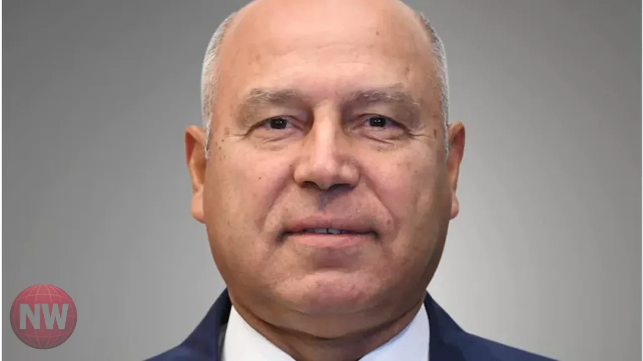 وزير النقل يتفقد مواقع الخط الأول للقطار السريع