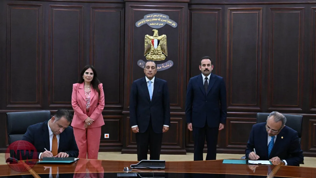 مدبولي يشهد توقيع بروتوكول لتطوير الأراضي السياحية
