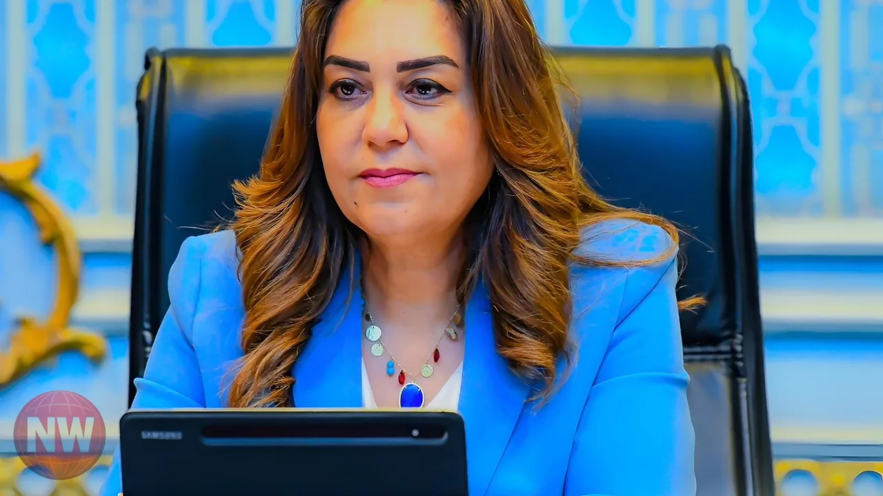 منال عوض تتابع تراخيص المحال عبر منصة مصر الرقمية