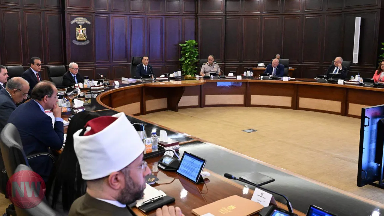 تحقيقات رسمية في استهداف سفينتين بميناء دمياط
