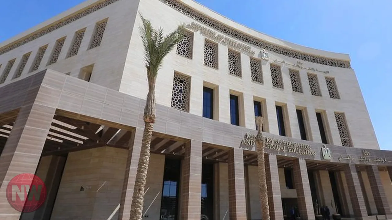 التعليم توضح حقيقة منشور النقاب بمدرسة في قنا