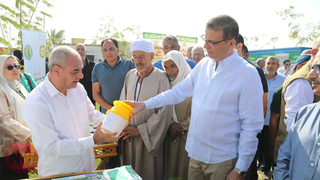 وزير الزراعة يدعم قرية إفوة بـ 200 رأس ماشية ونحل