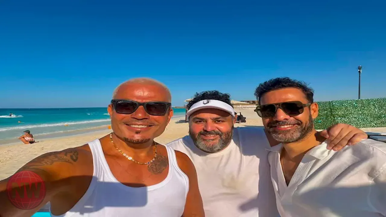 شيكو يشارك صوراً تجمعه بعمرو دياب وأمير طعيمة في الساحل الشمالي