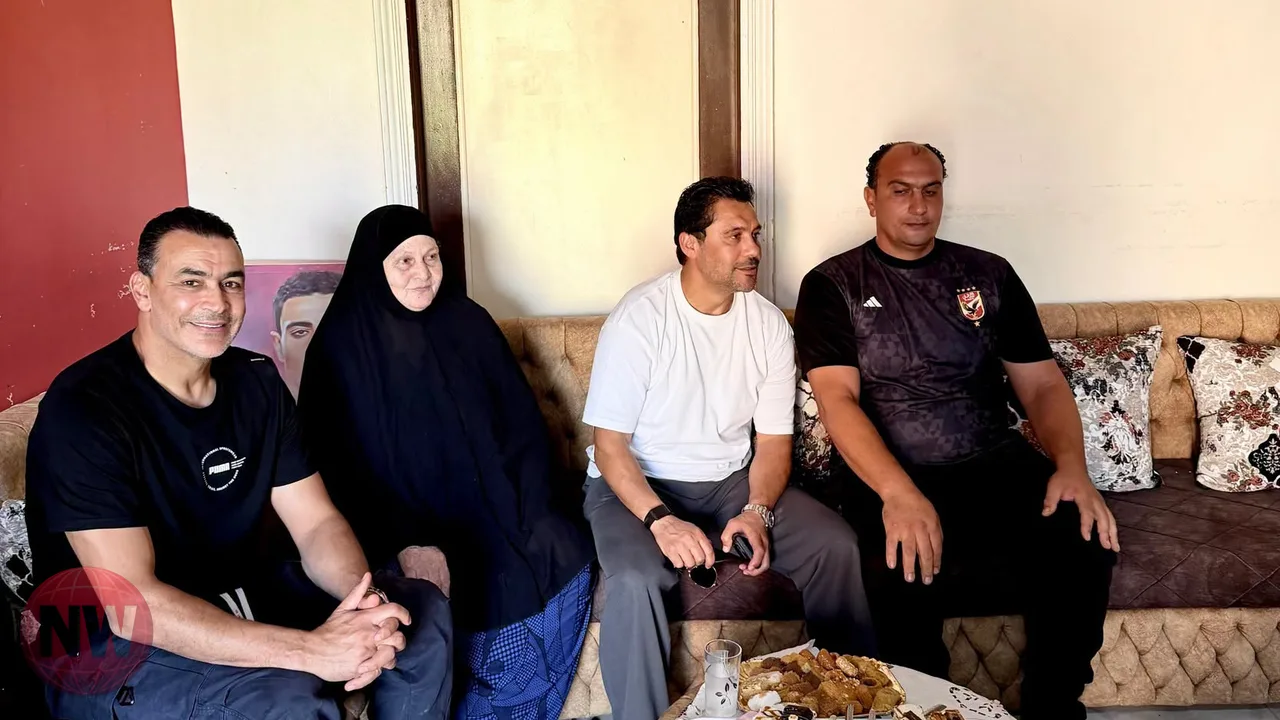 عصام الحضري يزور والدة الراحل محمد عبد الوهاب