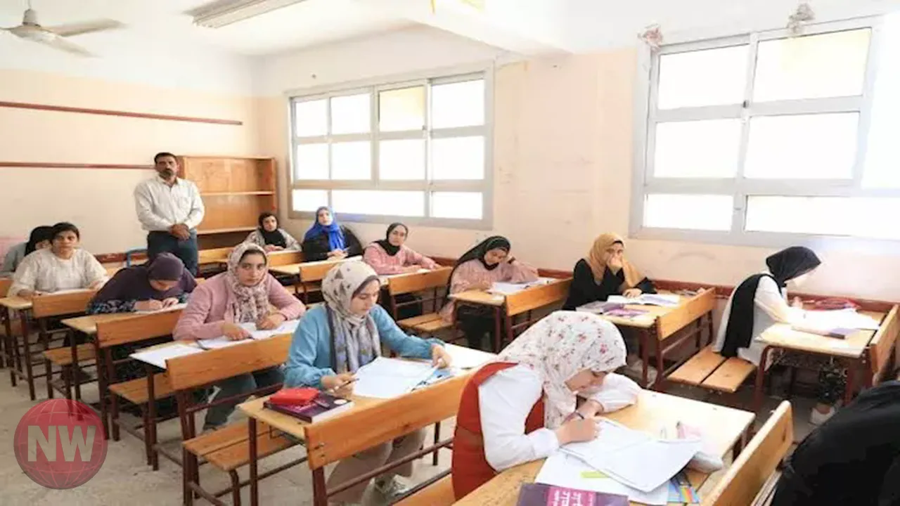 يارا أيمن العاشرة على الجمهورية بالثانوية العامة