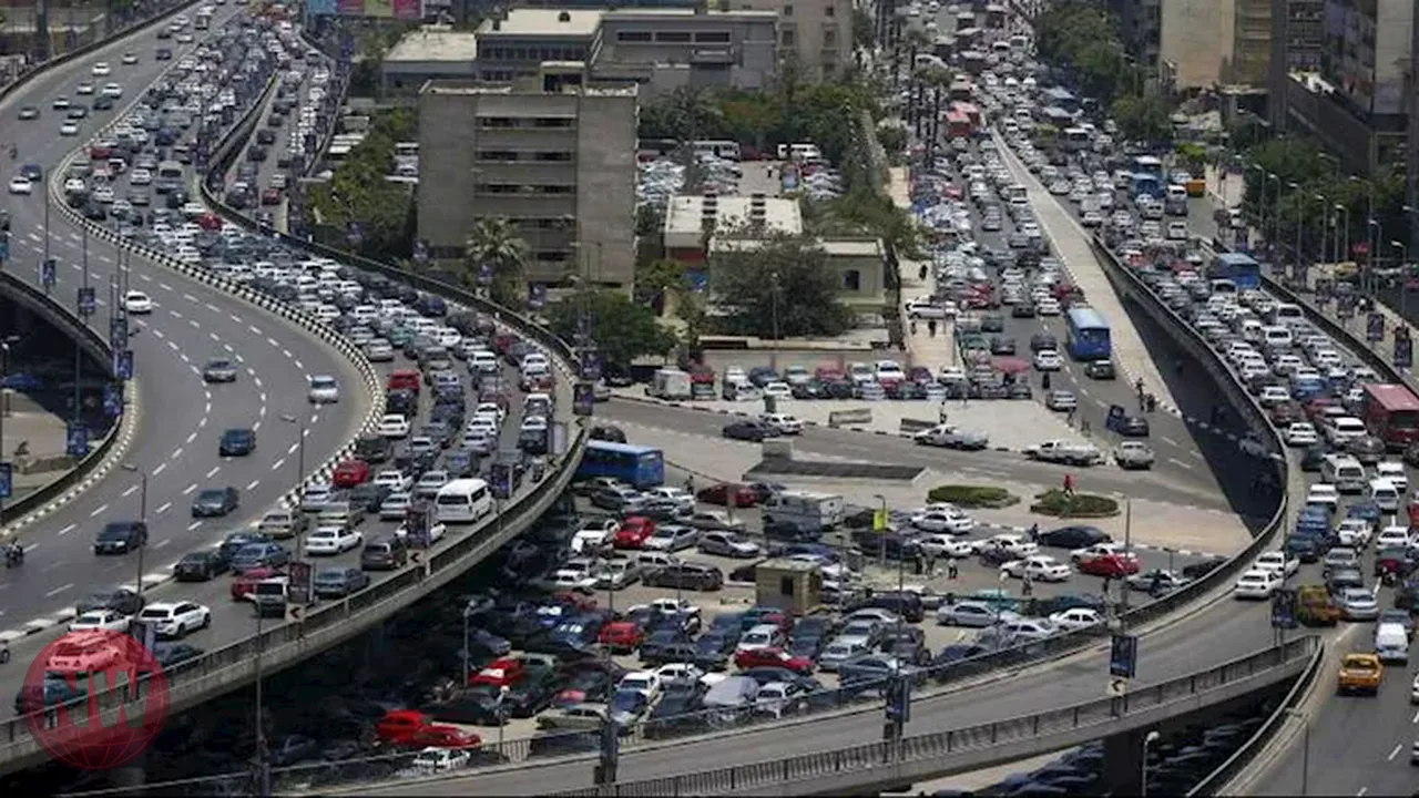 كثافات مرورية متحركة في شوارع القاهرة والجيزة