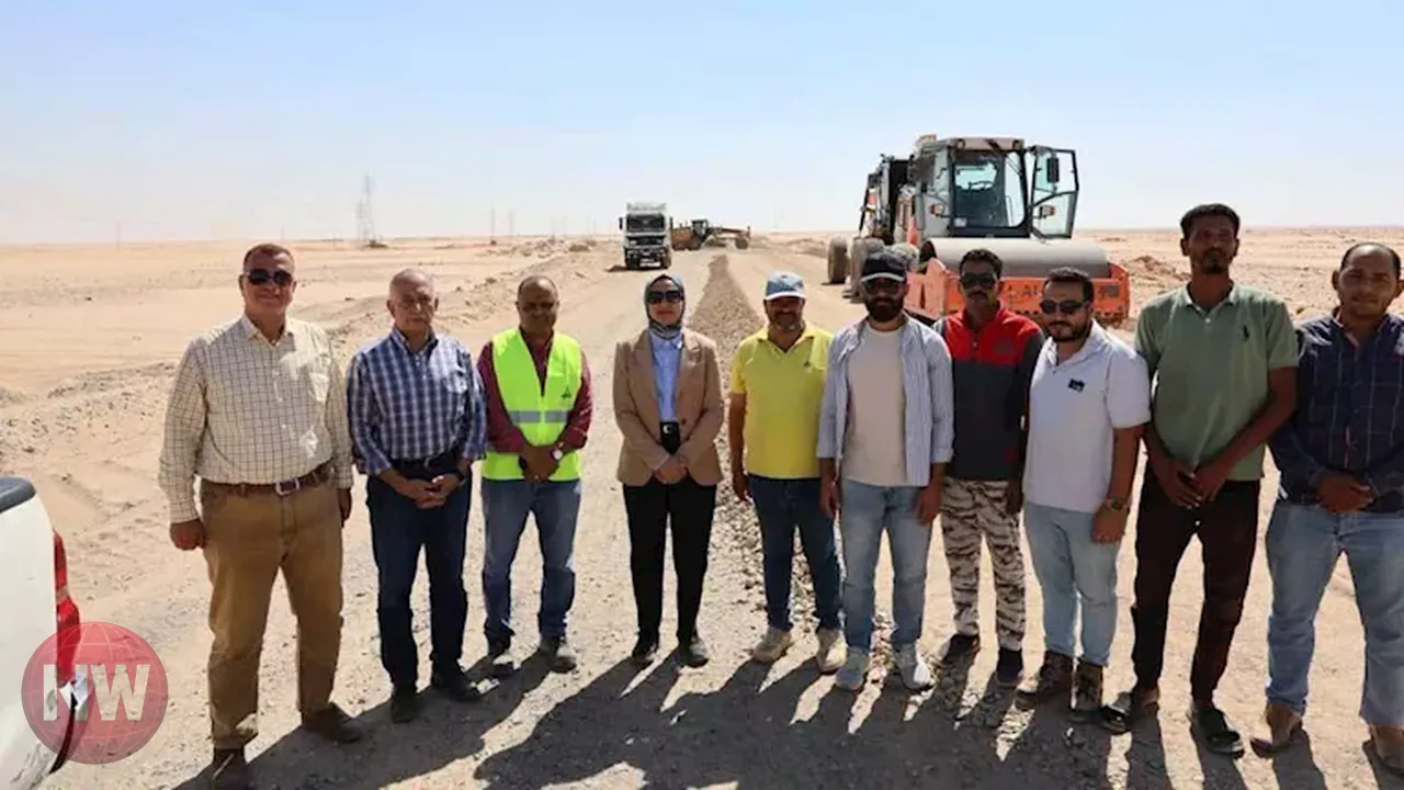 متابعة تنفيذ طريق شرق العوينات والكفرة بالوادي الجديد