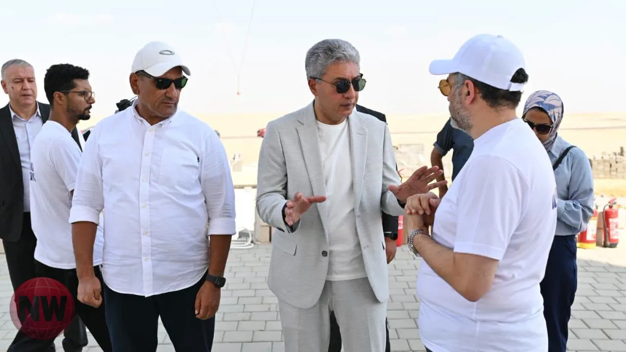 وزير السياحة يتفقد مشروع البالون الطائر بالأهرامات