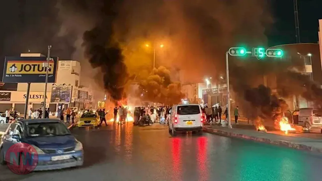 محتجون يغلقون مقرات حكومية في طرابلس احتجاجاً على تردي الخدمات