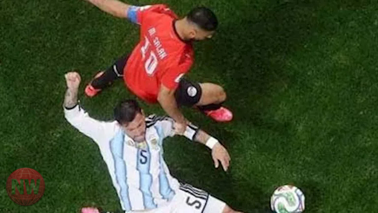 عائلة لياندرو باريديس تحتفي بتدخله الدفاعي أمام عمر مرموش في المونديال
